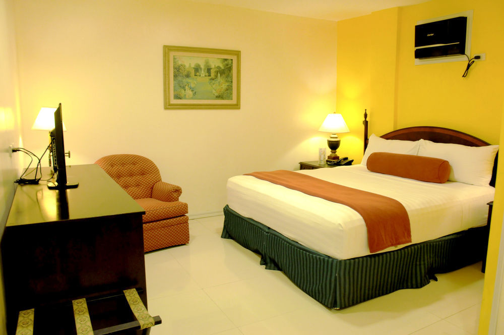 Dreamwave Hotel Santiago City of Santiago Exterior photo